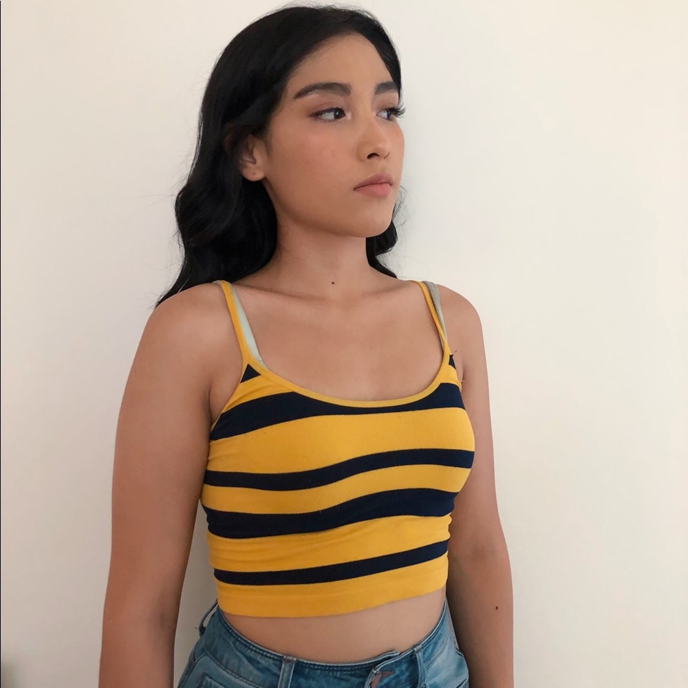 🐝 Cute crop top 🐝